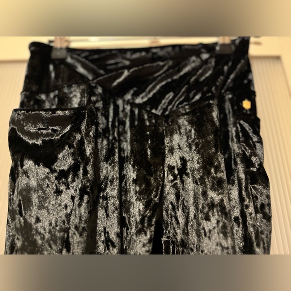 FABLETICS CROSSOVER VELVET LEGGINGS - Picture 2 of 4